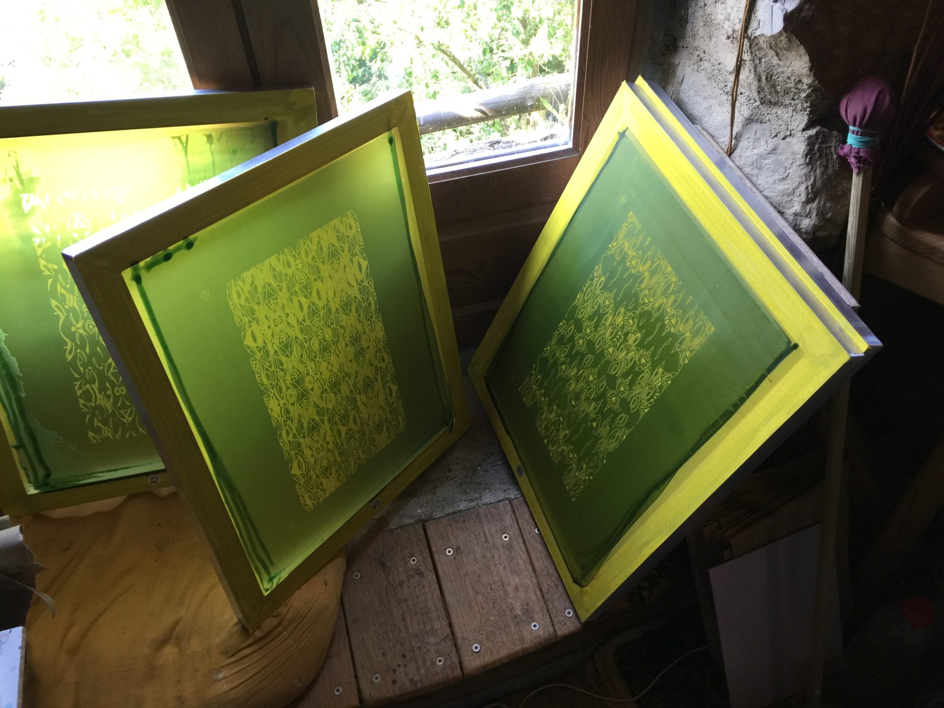 Assemblage of screens, ready to go